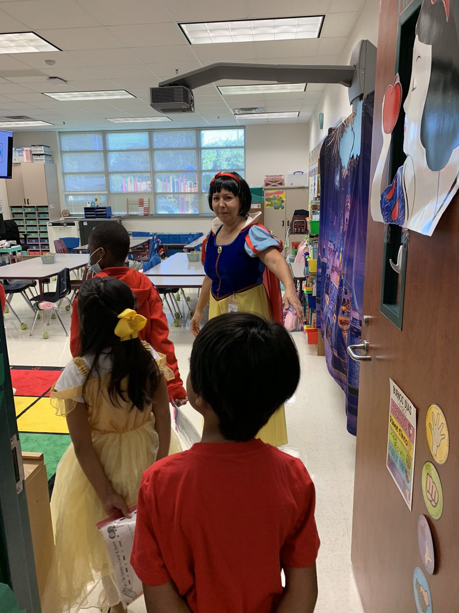 BeaverMST_Stars's tweet photo. 2nd grade finished up the Fairy Tale and Tale Tall unit with a fun classroom rotation. Each class got to rotate to all 5 teacher's classrooms for fun activities! #WeareSTARS⭐️ https://t.co/zucSWNT2Fu