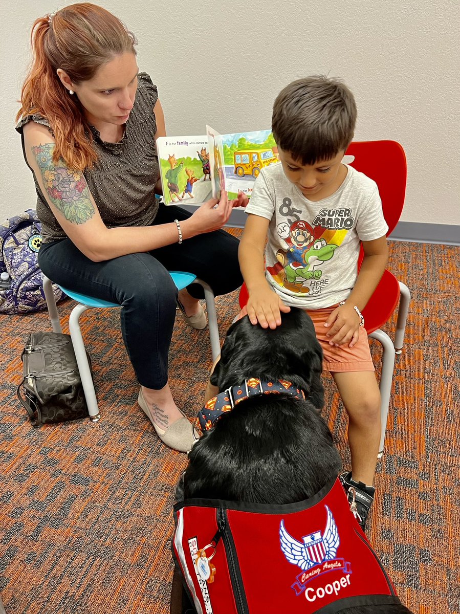 kallen4775's tweet photo. Another Pawsome Tuesday for Cooper &amp; kids #readingpaws. Kids and pawents just love him and WE love spreading the love &amp; helping Kids read!!  @Beata_Azlan your Super-Bling is LOVED by all!! #dogsoftwitter #labradorretriever #therapydogs #MakeADifference https://t.co/0eLVBxykkt