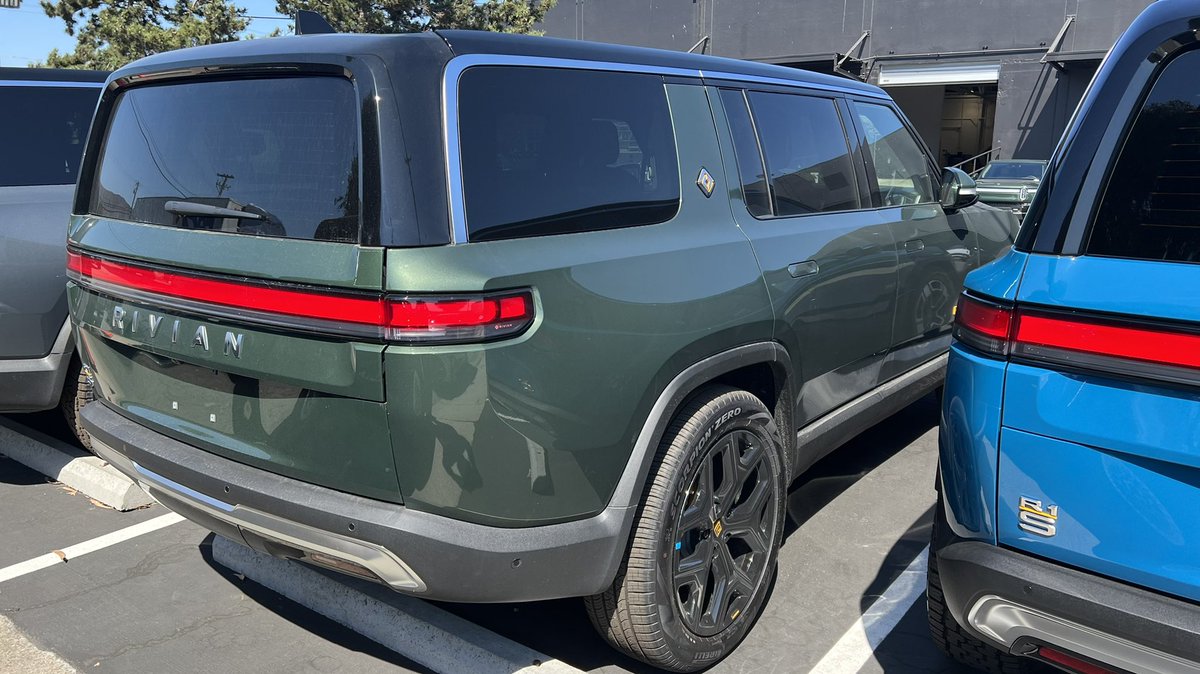 klwtts's tweet photo. Rivian’s South San Francisco Service and Delivery Hub just got another truckload of what might be the best on-road/off-road SUVs on the market! 🤩
I can’t wait until we get our hands on one!! #R1S #Rivian https://t.co/XkZL6rXaFt