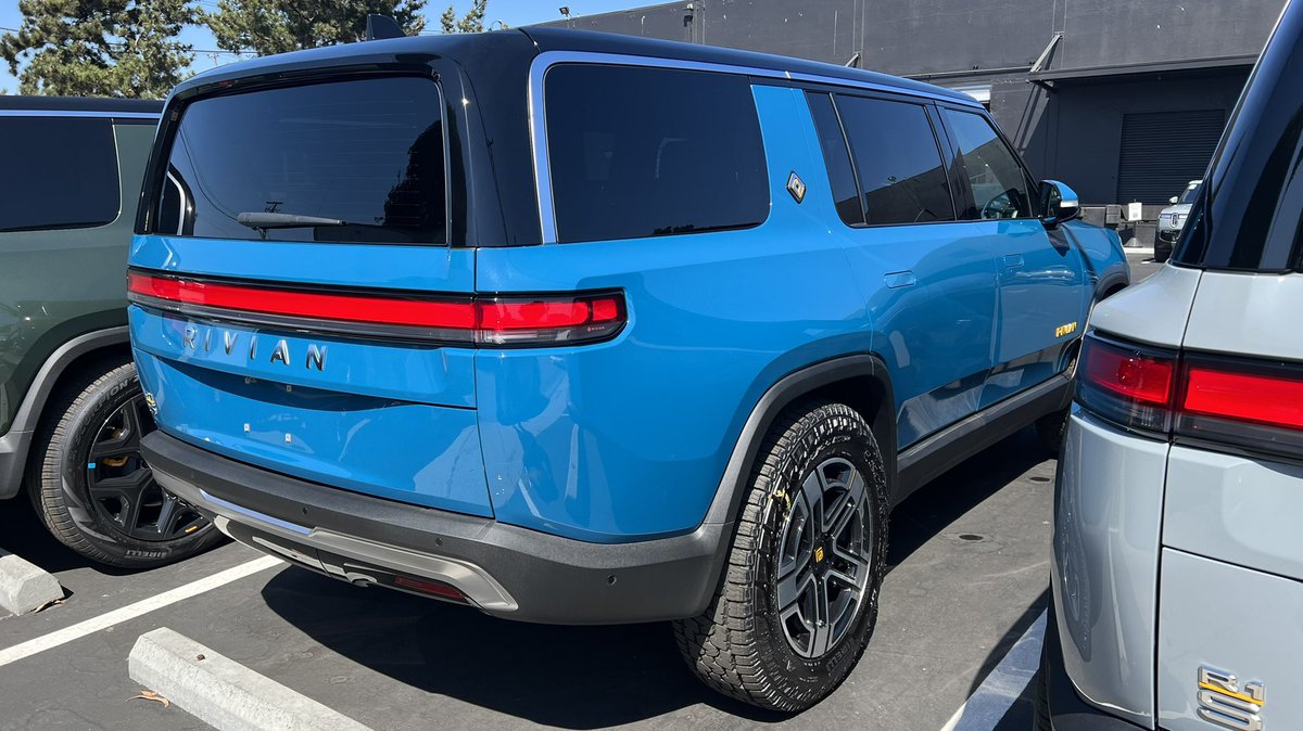 klwtts's tweet photo. Rivian’s South San Francisco Service and Delivery Hub just got another truckload of what might be the best on-road/off-road SUVs on the market! 🤩
I can’t wait until we get our hands on one!! #R1S #Rivian https://t.co/XkZL6rXaFt