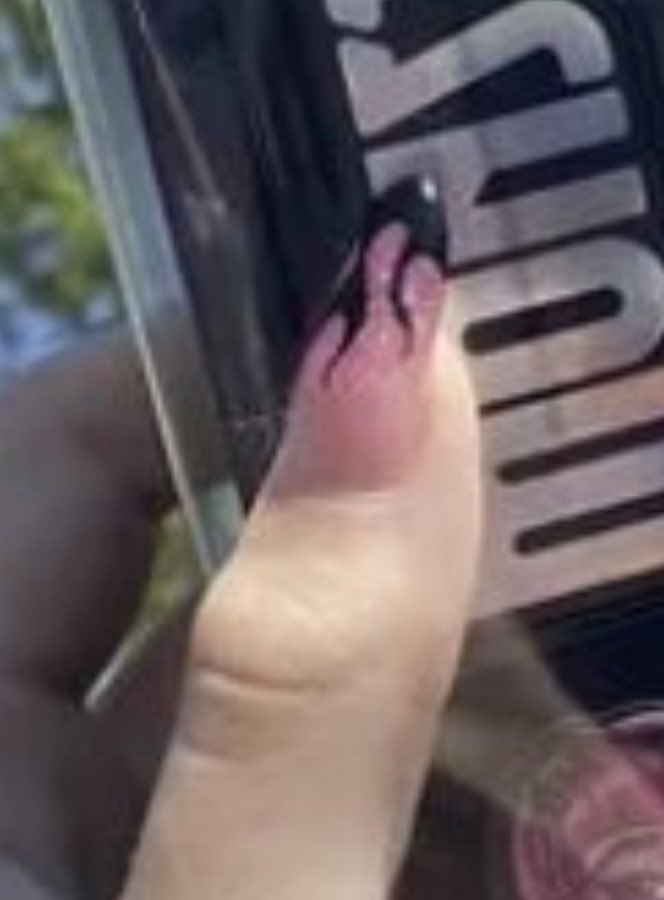 magicalzal's tweet photo. @motomuneca How else they gonna pay for them custom nails?🤨 https://t.co/Er4W4TrURv
