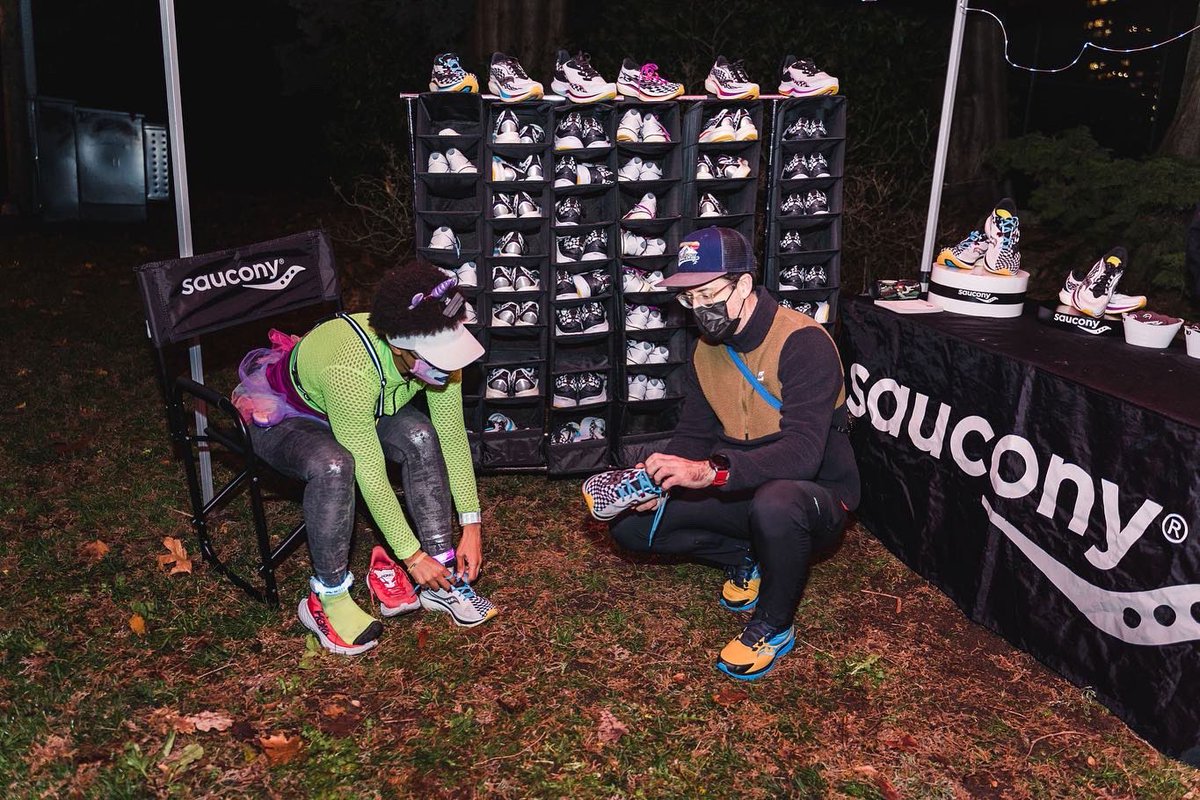 Our friends at @sauconycanada are back this year with treats for runners and volunteers. Runners will get a Saucony beanie (while supplies last) and volunteers will receive gloves… not to mention some great prizes up for grabs! Thanks for making our runners’ feet happy! 👟