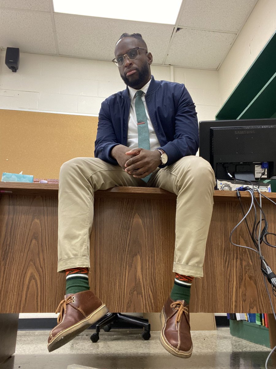 dogudda_darnell's tweet photo. #teachercreatures #maleteacherootd #maleeducatorootd
#maleeducatorsofcolor #maleteachersofcolor https://t.co/Mrlz4LiOS1