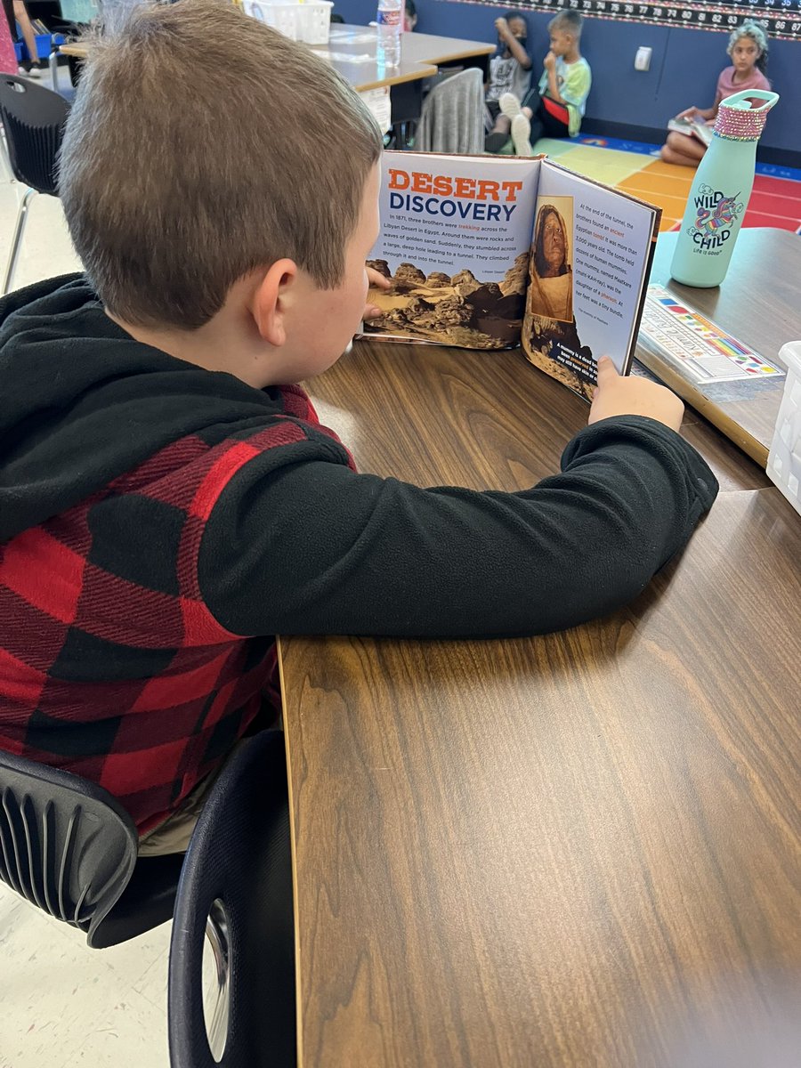 ARZendejas's tweet photo. Happy #nationalreadabookday ! 📚🐛 @NISDLieck @NISD @nisdelemelar https://t.co/tYFErcnCi1