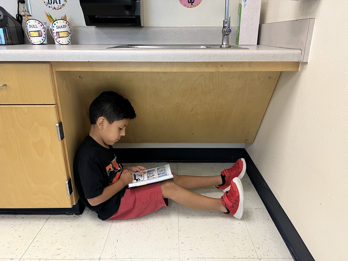 ARZendejas's tweet photo. Happy #nationalreadabookday ! 📚🐛 @NISDLieck @NISD @nisdelemelar https://t.co/tYFErcnCi1