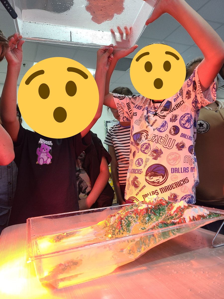 Aprender acerca del ciclo del agua es mucho más divertido cuando tienes un modelo a la mano 💧☁️☀️❄️#CaldwellCatsPride #WeAreCaldwell #YouBelongInMISD #MyMISD #SomosCaldwell