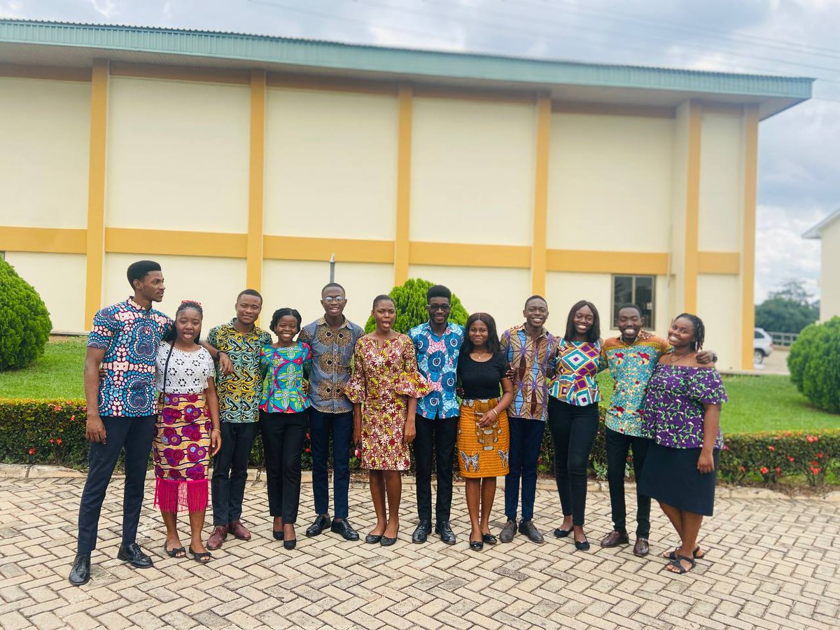 enactus_knust's tweet photo. THREAD 1
All too soon, we are rounding up the year. We have come far and we are about to go farther. Take a sip, chillax, read our threads, watch this space and spy a glimpse of your favorite Enactus-society in the country -#EnactusKnust
#EnactusTransitions https://t.co/GY8Zwa4PNy