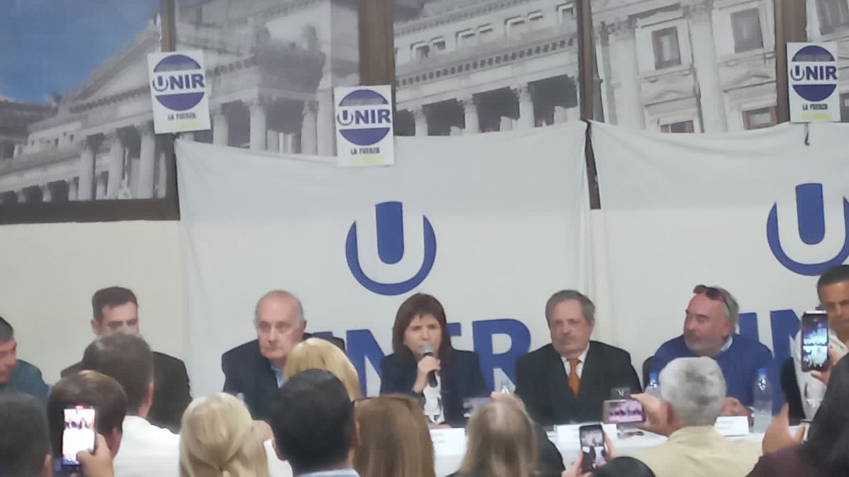 Bullrichmania13's tweet photo. @PatoBullrich en reunión del plenario del partido @UNIRconPatricia 
Es con Pato! Es todos Juntos por el Cambio!
#LaFuerzaDelCambio https://t.co/dGh86iqq8s