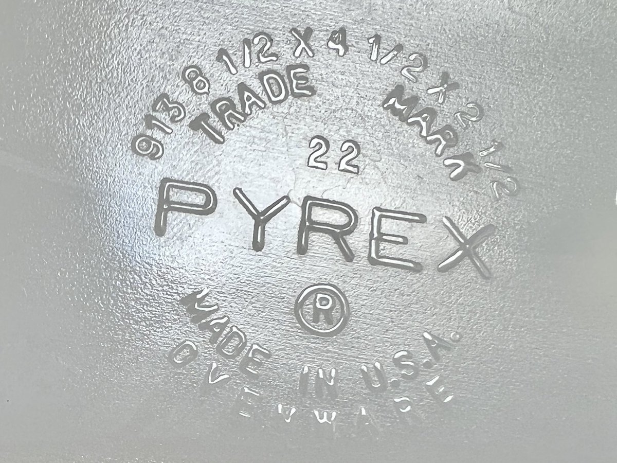 WolfenasV's tweet photo. Yellow is our color. 1950s-60s Yellow Pyrex loaf pan. Pyrex primary yellow. #vintage #pyrex #upcycle #Recycle #savetheplanet #MadeinUSA #1960s
#1950swomen #1950s #pyrexlover #pyrexcollector https://t.co/0nHNw0yKT2