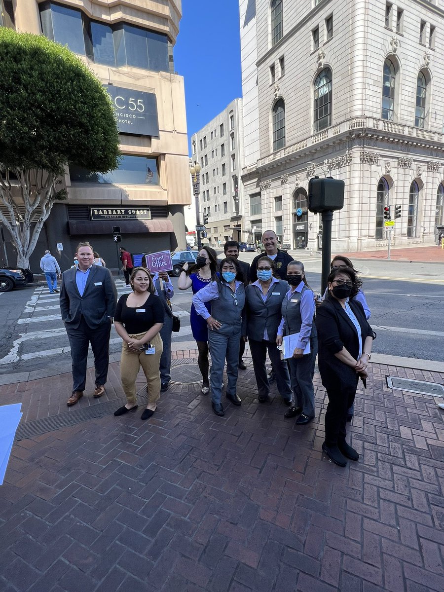 SFFDPIO's tweet photo. Our #PIO had the opportunity to witness the @HiltonHotels #Parc55 fire drill today, and witness what they do to keep visitors safe every day. #SF is open for business! @HotelCouncilSF https://t.co/0H0FHA3DHm