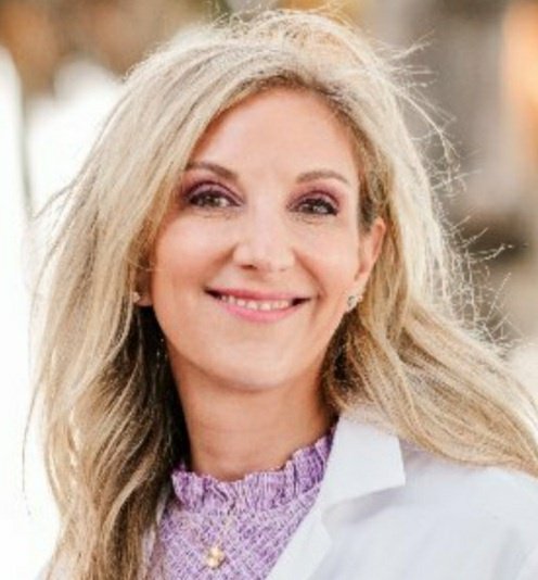 DanaAtayaMD's tweet photo. #RadTwitter #FutureRadRes:
Thrilled to introduce Dr. Shannon Falcon @shanfalcon - exceptional #educator and founder & director of the @usfradiology #breastimaging #medstudent elective!
She also bakes and decorates exceptional cakes
#GiveHerAFollow #Radxx #RadLeader https://t.co/Vp3RTHNzkG