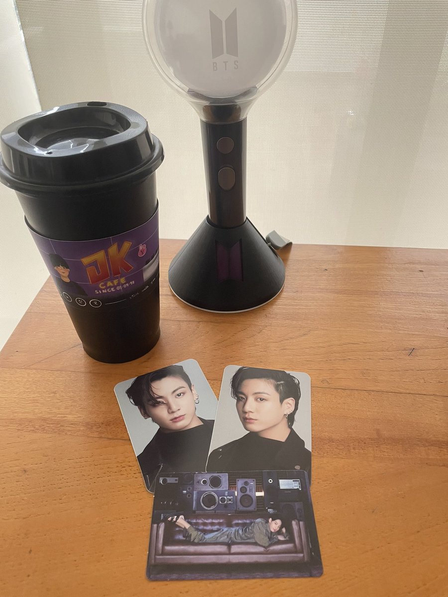 woogastore's tweet photo. ✨Nuestro Cupsleeve✨ Del cumpleaños de Jungkook. Colaboración con @aondetaelhoseok💜 https://t.co/YakJmWDuEv