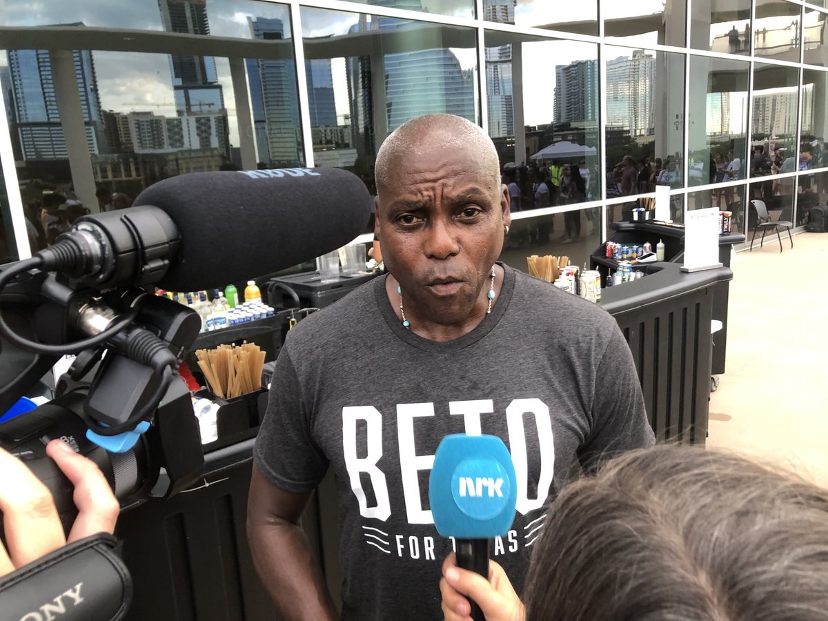 JohnnieMo's tweet photo. Carl Lewis, who won 4 golds in the 1984 Olympics, is helping @BetoORourke is the run for governor. The run pun is on purpose. https://t.co/ajOfg3c1Mk