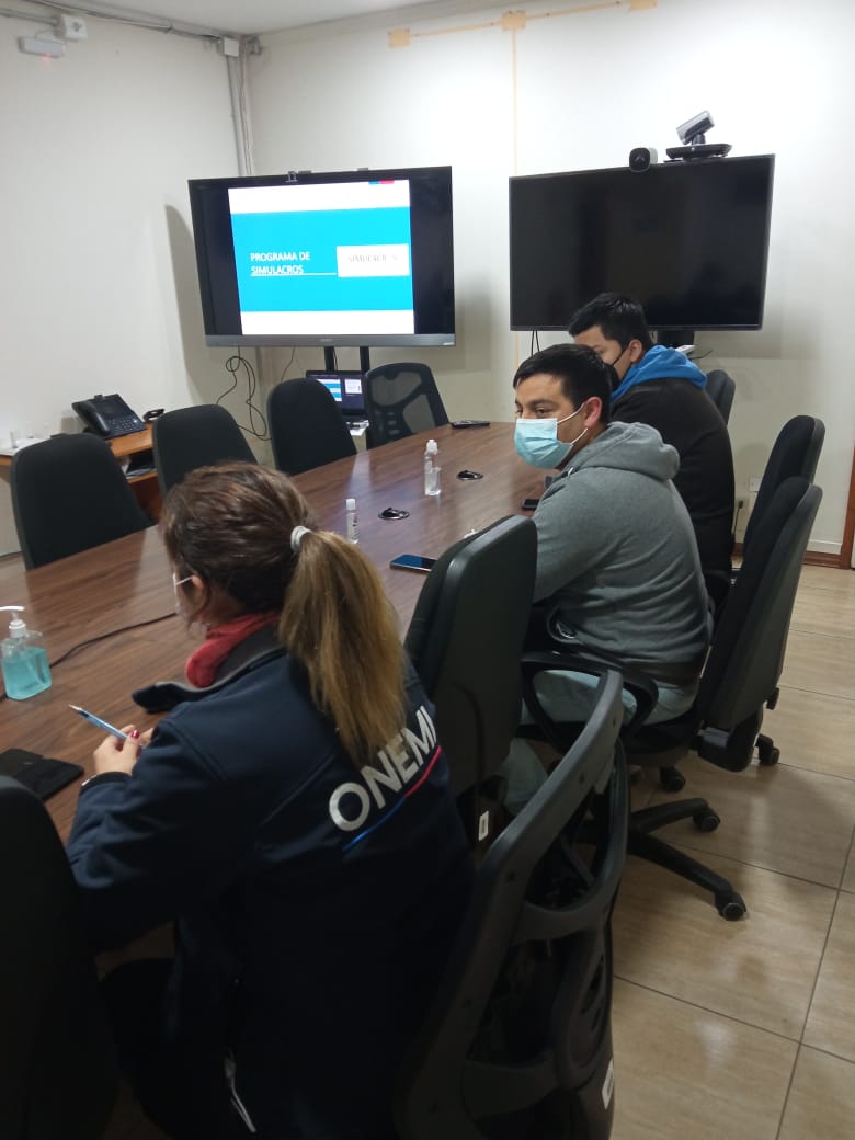 Senapred's tweet photo. #AgendaONEMI Equipo de #ONEMIBiobío efectuó reunión de coordinación para acciones de preparación para la Reducción del Riesgo de Desastres, donde participaron radioaficionados e ICE Biobío. https://t.co/LDRYzTGIPE