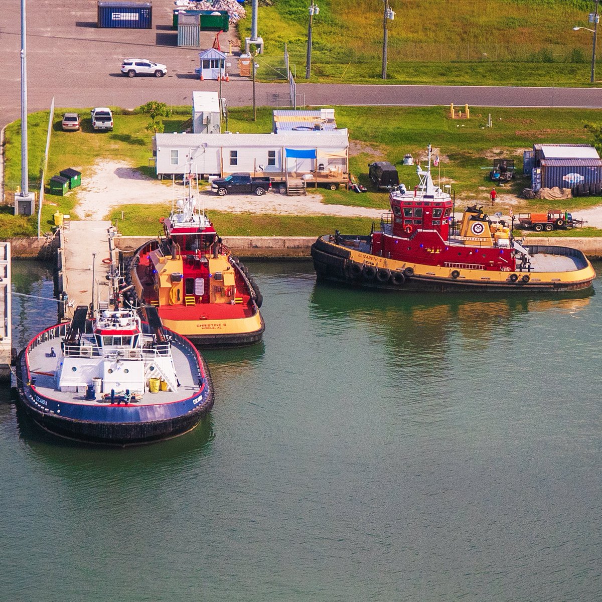 TheCruiseJunkie's tweet photo. The Canaveral Harbor Tug Fleet. ⚓#harbortug #tugboat #portcanaveral https://t.co/ntWdNquBeD
