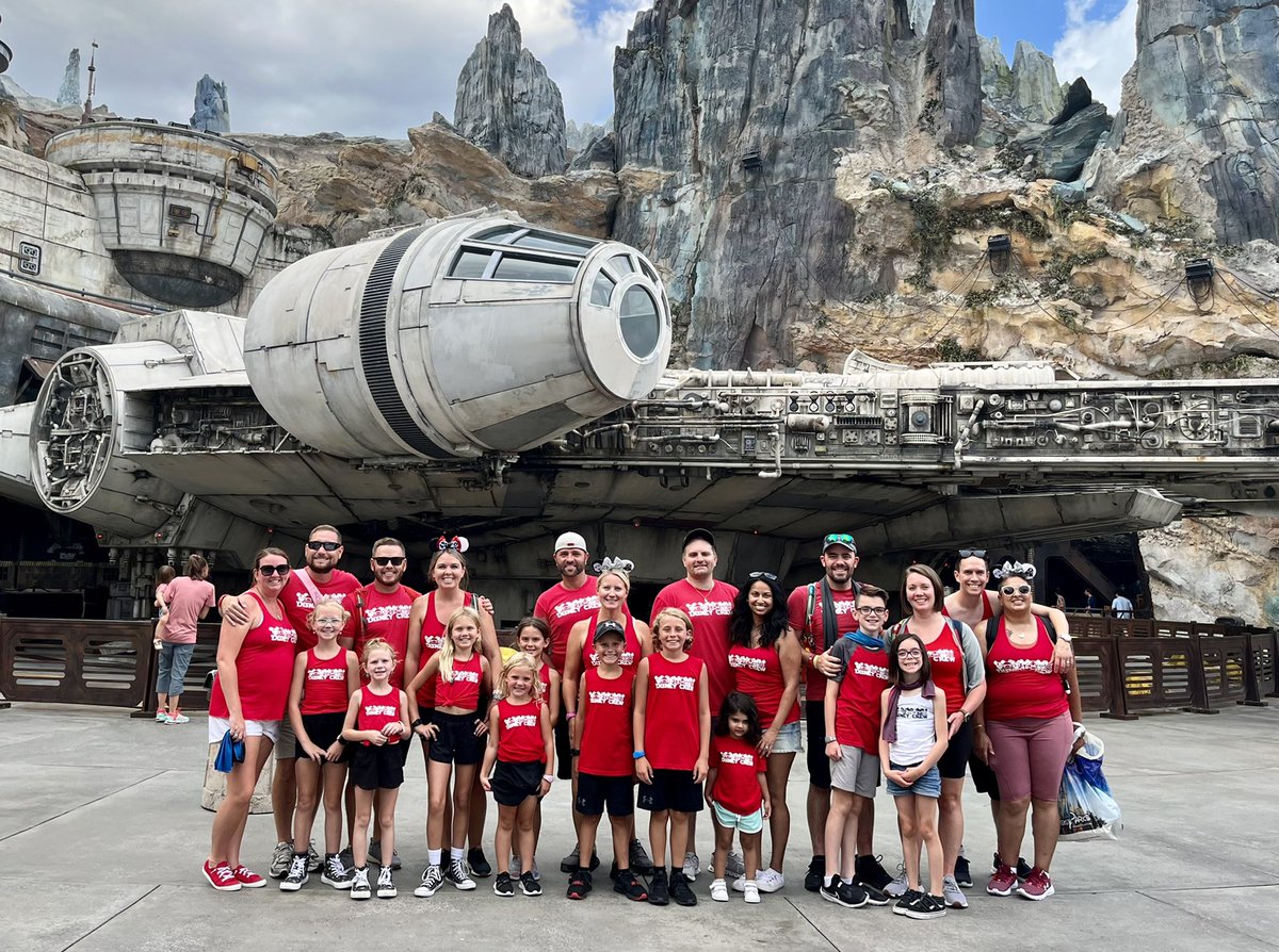 utedaddy's tweet image. 22 strong! #LL22