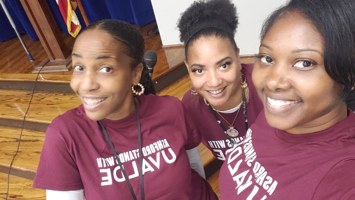 dr_r_farooq's tweet image. Our thoughts were with the families of @Uvalde_CISD today! @Ashford_Hisd stands with Uvalde ❤ #ashfordeagles #UvaldeStrong #hisdstandswithuvalde #ashfordstandswithuvalde