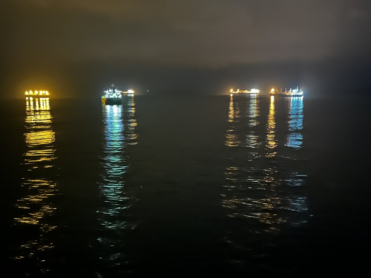 CaptAndres's tweet photo. anochecer en Bahía Quintero 🇨🇱 @Cp_Quintero @EmilioRifo @EspinosaMeteo @Off_Valpo @ctrivique @PilotHarbour @cristobalreus https://t.co/sJ5M571AKy
