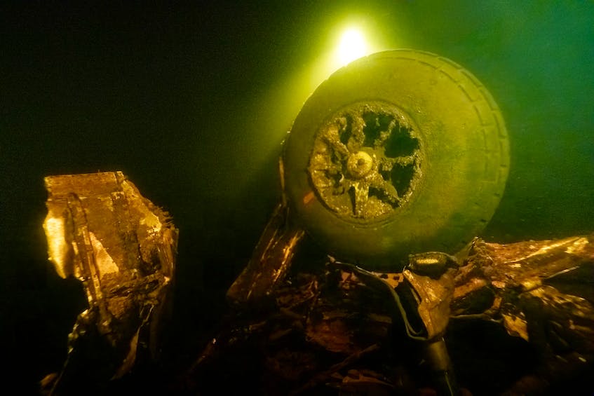 specsonwrecks's tweet photo. Plane wreck in Gander Lake confirmed as RCAF B-24 that crashed in 1943 | SaltWire https://t.co/UTIb37Zy6P https://t.co/U3YbYWOk3p