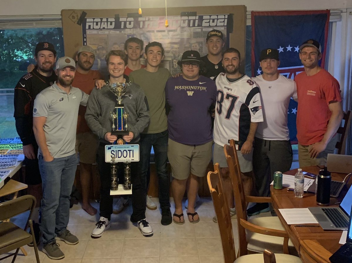 jeffyracks's tweet photo. @FFDraftBoard Draftception for 3 years straight
#fantasyfootballdraft #draftday2022
#fantasyfootballdraftparty https://t.co/Et5gFnh9Xa
