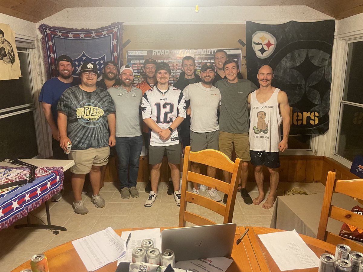 jeffyracks's tweet photo. @FFDraftBoard Draftception for 3 years straight
#fantasyfootballdraft #draftday2022
#fantasyfootballdraftparty https://t.co/Et5gFnh9Xa