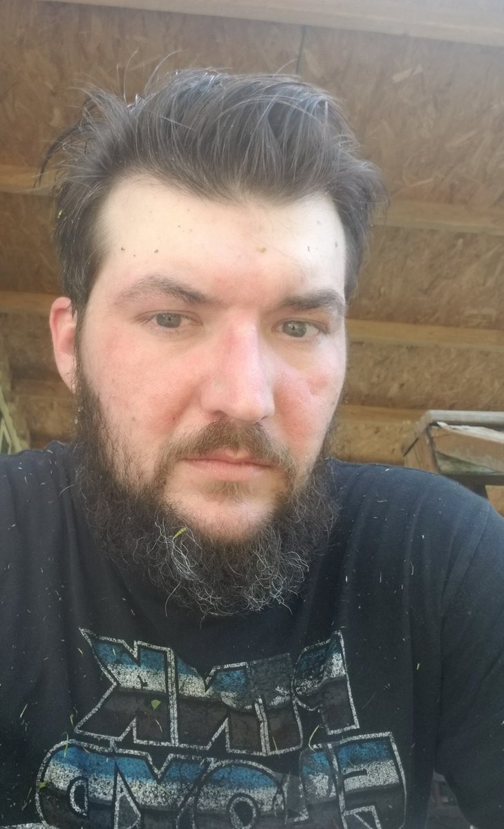 DeadsyCOD's tweet photo. Believe it's time for a cut and a shave. Age is showing heavy https://t.co/o4PRnxPd5t