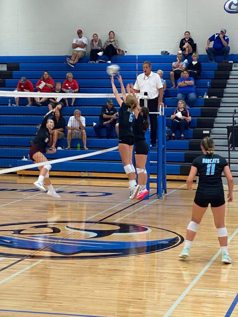 SummerlandAdvo1's tweet photo. Headed to set 3. #beatstuart #bobcatpride https://t.co/dGOGcEcyzl