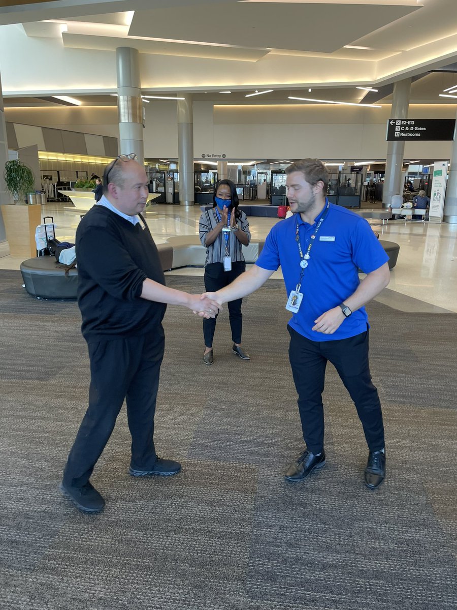 Gold92031264's tweet photo. We are so lucky having these two amazing CSRs who just won United100. Thank you Marlin &amp;Honey Grace @united #beingunited.@ClarissaAtUA @vjpassa @Auggiie69 https://t.co/0fVzMk7Sxr