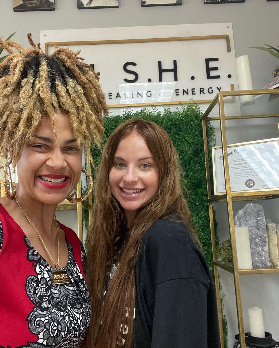 SoulHealingNRG's tweet image. Thank you to my first client in my new space! There are no coincidences! This is a sign. If you need healing book me! Unapologetically #ImSHE 
#Atlanta #floridawater #palosanto #sage 
#grateful 
#positivevibes
#positiveenergy
#manifest
#REIKI 
#BlackOwnedBusiness