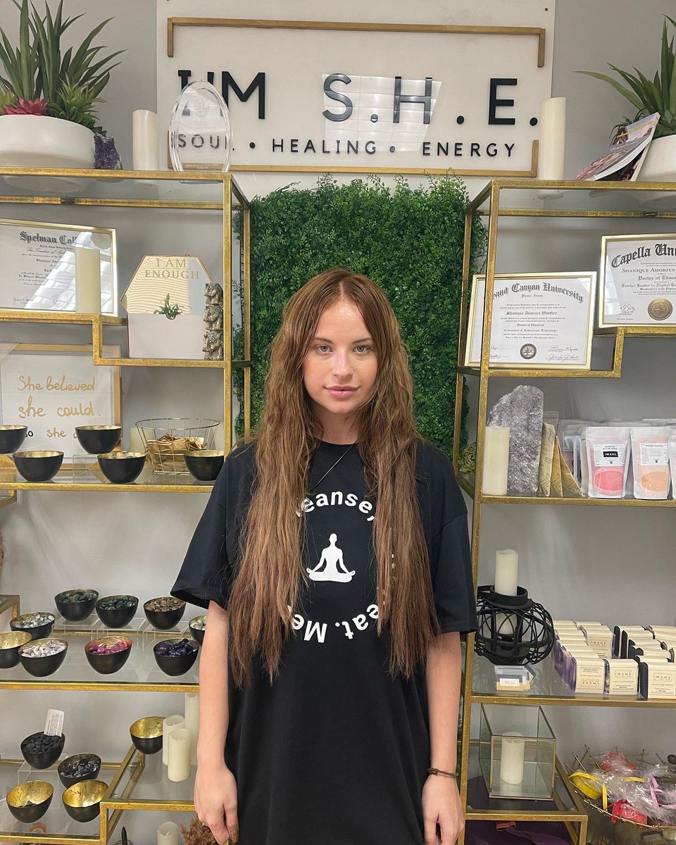 SoulHealingNRG's tweet image. Thank you to my first client in my new space! There are no coincidences! This is a sign. If you need healing book me! Unapologetically #ImSHE 
#Atlanta #floridawater #palosanto #sage 
#grateful 
#positivevibes
#positiveenergy
#manifest
#REIKI 
#BlackOwnedBusiness