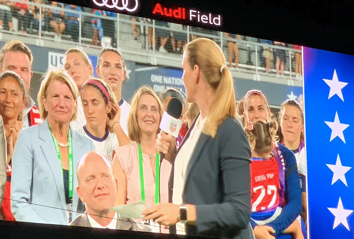KHammCPR's tweet photo. Oh, hey, @KathyCastorFL! I see you tonight with the @USWNT. You too, @SenCapito! Here for #EqualPay. See you at the @CWSoftballGame on Sept 15. #GoBabes #GoCongress #BeatCancer https://t.co/fqPtATwRGR