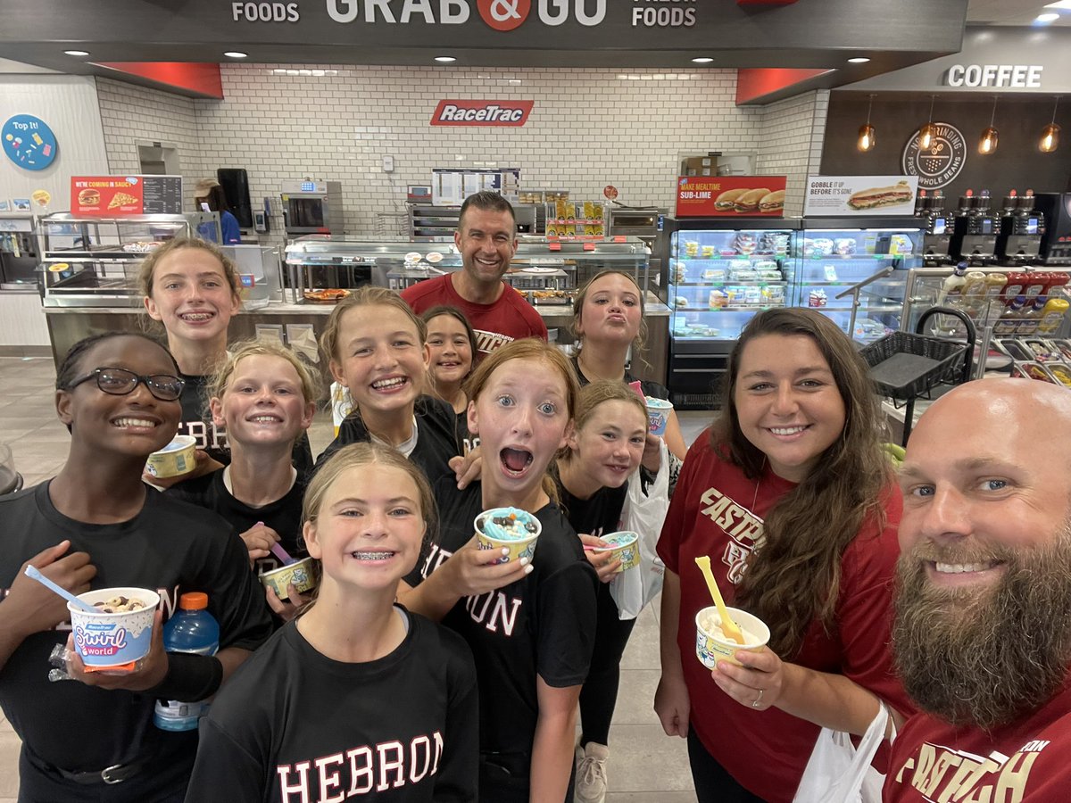 CoachWyman11's tweet photo. 4 in a row🔥🔥🔥🔥
A streak this could can only be made possible by the best gas station in the world… @RaceTrac you know we’re talking about you😍🥰🤗
#SwirlWorld
@Softball_Hebron @hcaathletic https://t.co/iB8Pzi7Lkh