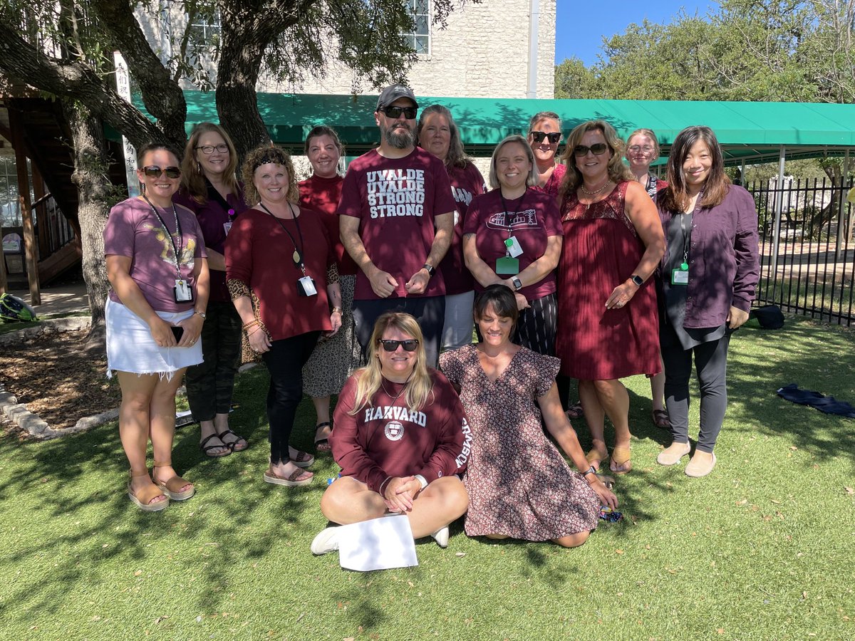 ISTexas_IB's tweet photo. International School of Texas faculty were hoping to send positive vibes to Uvalde ISD on their first day back. #UvaldeStrong #community https://t.co/X1sHrJ9w5O
