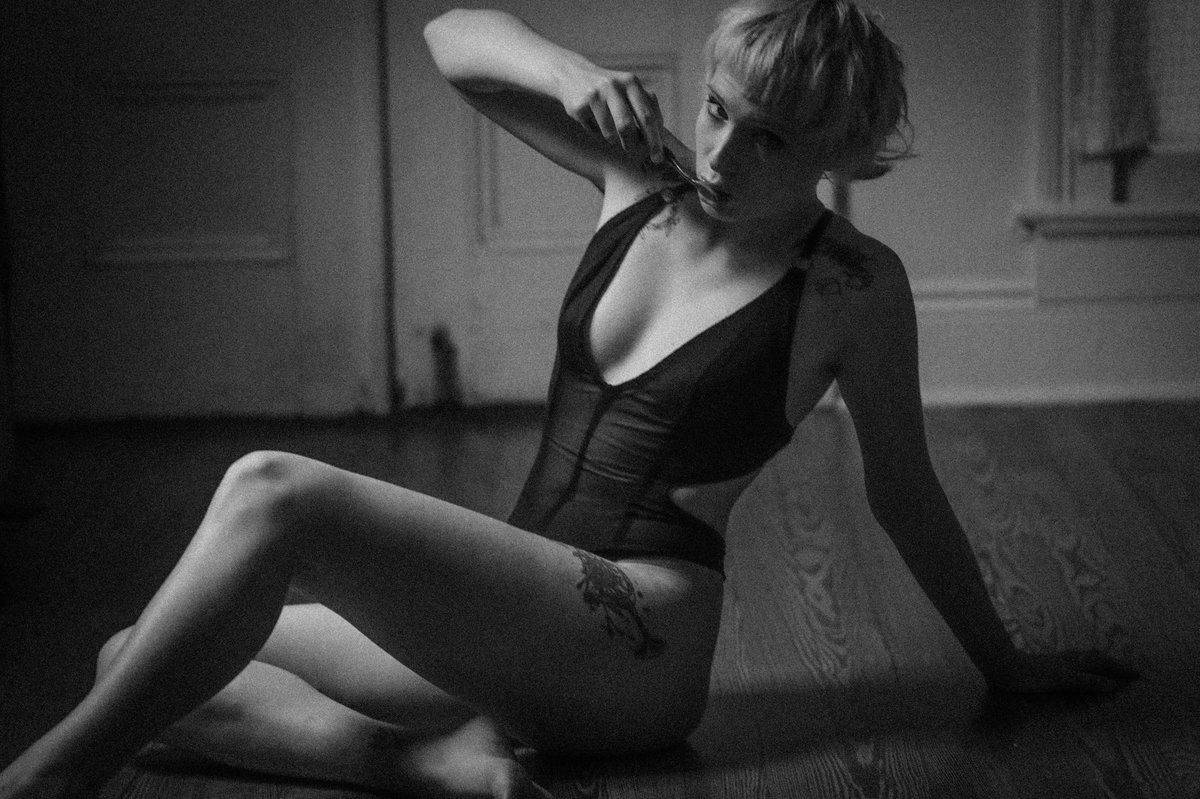 yallhollarrr's tweet photo. Up and down never side to side, and don’t forget to floss #neworleans #photography #brushyourteeth #toothbrush #altmodel #dontforgettofloss https://t.co/QxnAxqvSrF