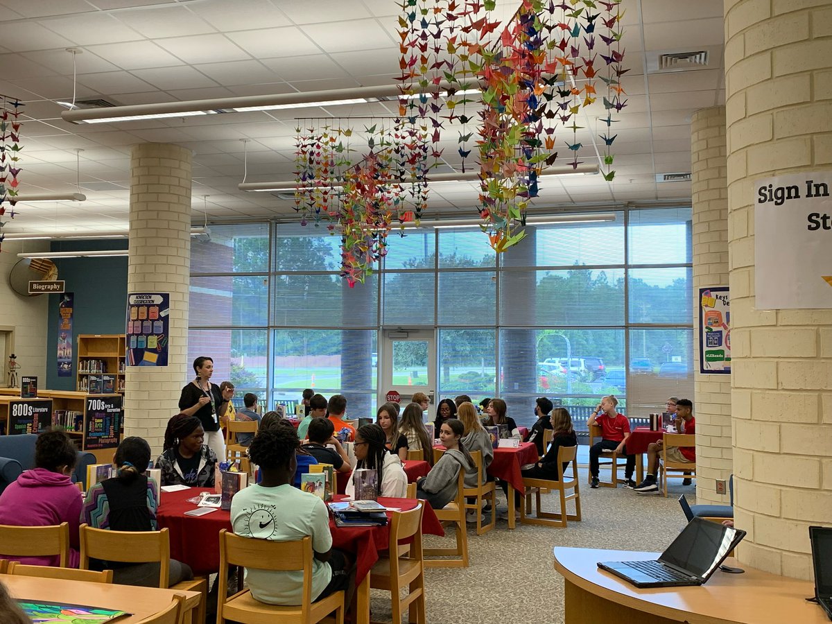 lemsleopards's tweet photo. Students in Mrs. Delaney and Mrs. Stockman’s ELA classes enjoyed “tasting” some new books today.  Lots of students walked away with a new read from this Book Tasting experience! #LEReads #myKCSD https://t.co/13u4dHAJwh