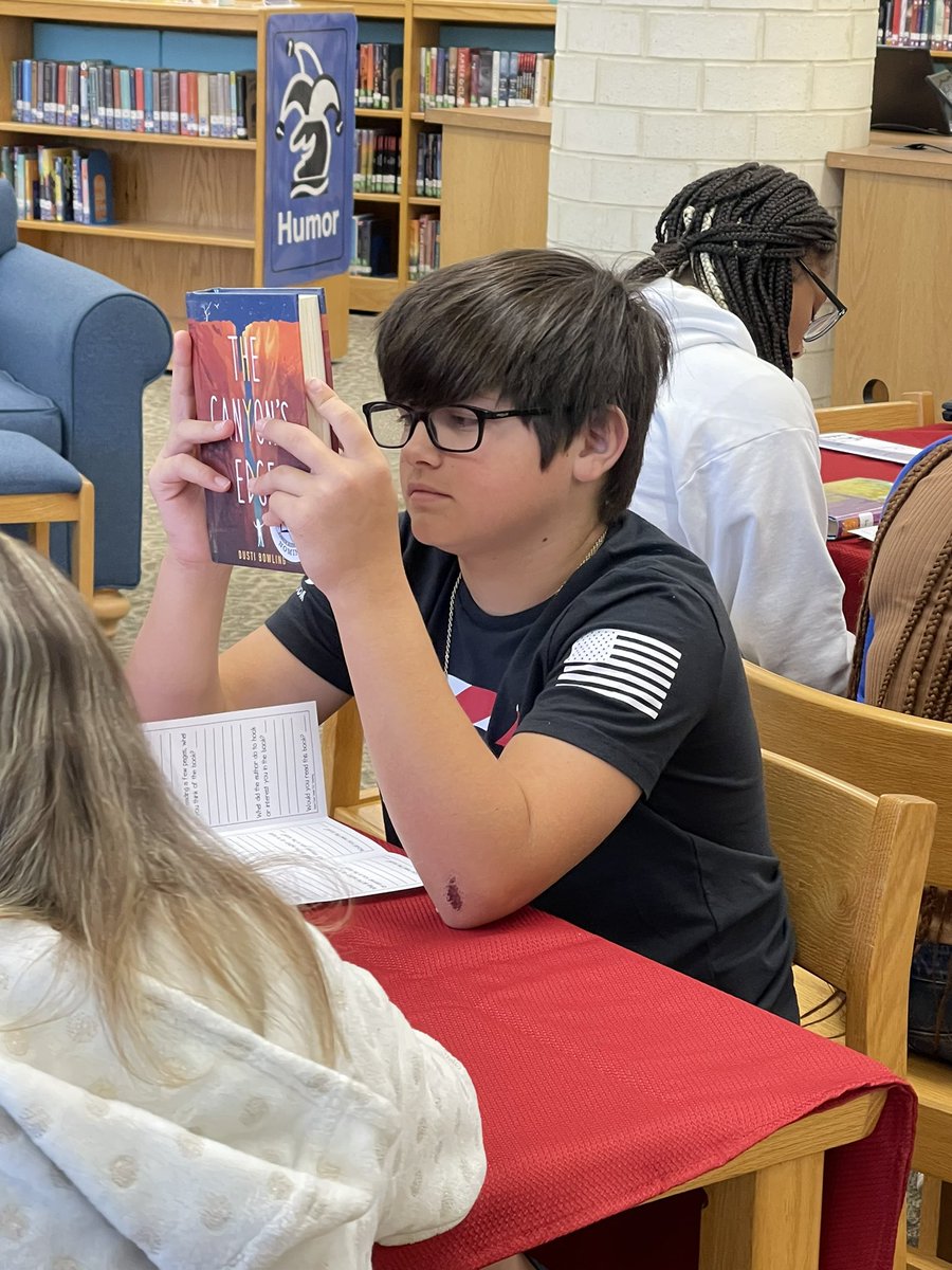 lemsleopards's tweet photo. Students in Mrs. Delaney and Mrs. Stockman’s ELA classes enjoyed “tasting” some new books today.  Lots of students walked away with a new read from this Book Tasting experience! #LEReads #myKCSD https://t.co/13u4dHAJwh