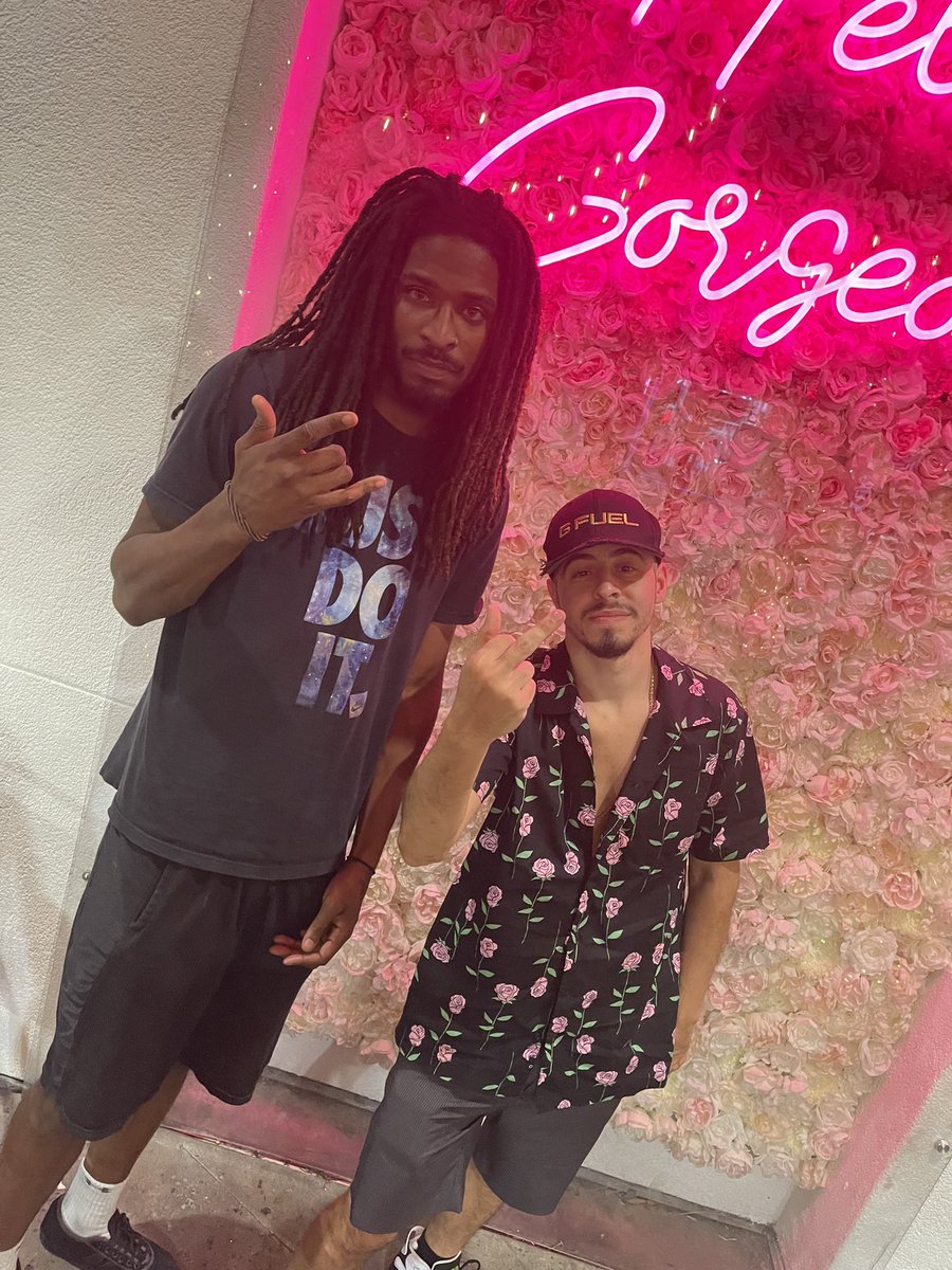 SimbaOnDeck's tweet photo. Out in Orlando wit bro  @thejurzy https://t.co/NErA973DTM