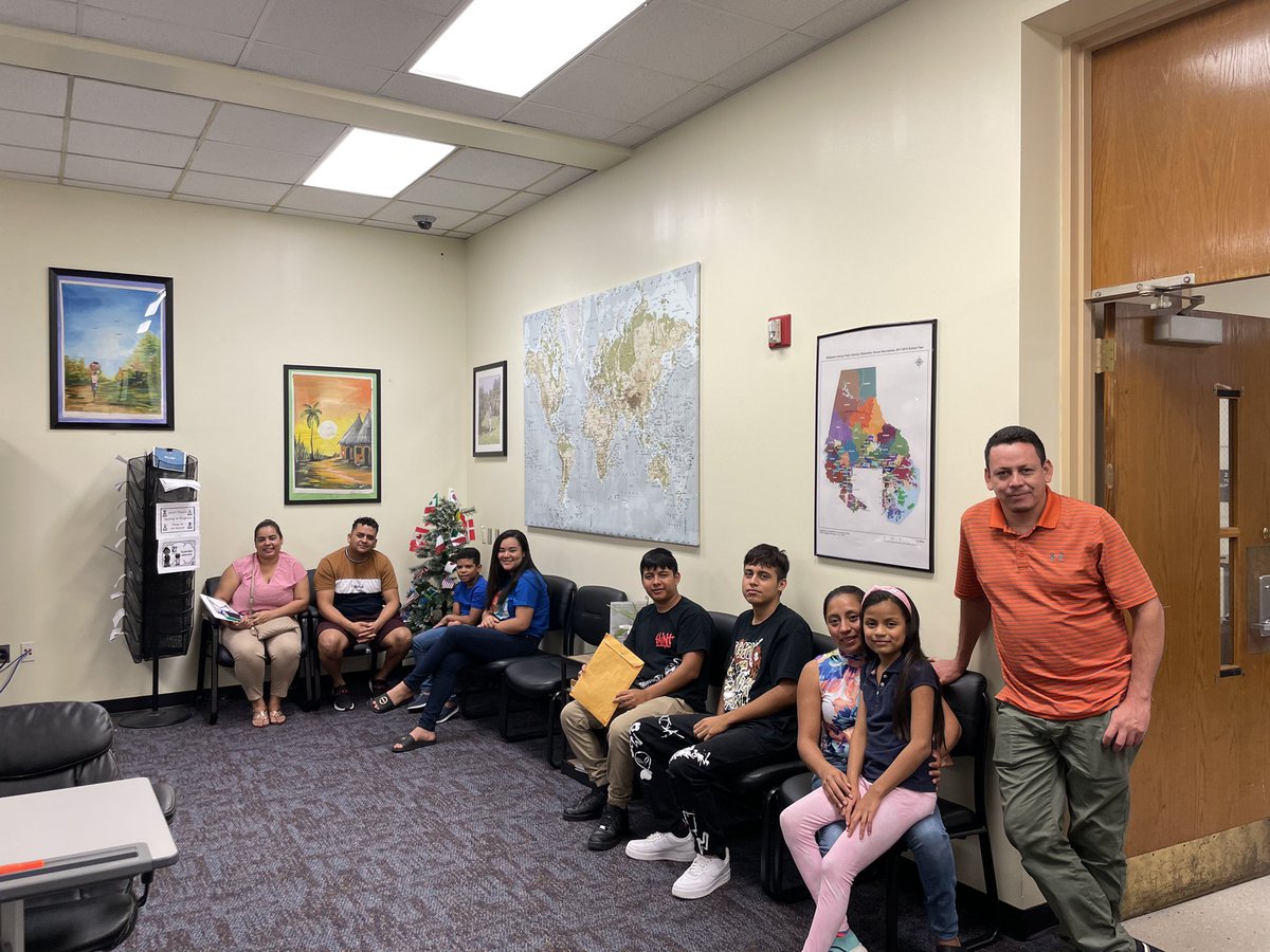 BCPSESOLWelcome's tweet photo. 6 pm Tuesday, Sept 6. at the Welcome Center. We are welcoming new families during our extended hours. Smiling faces are the best rewards! 😀��🥰@BaltCoPS @BCPSESOL @megpshay @BCPSParentU @AnnyHogeFranz https://t.co/mWagHOGjQ6