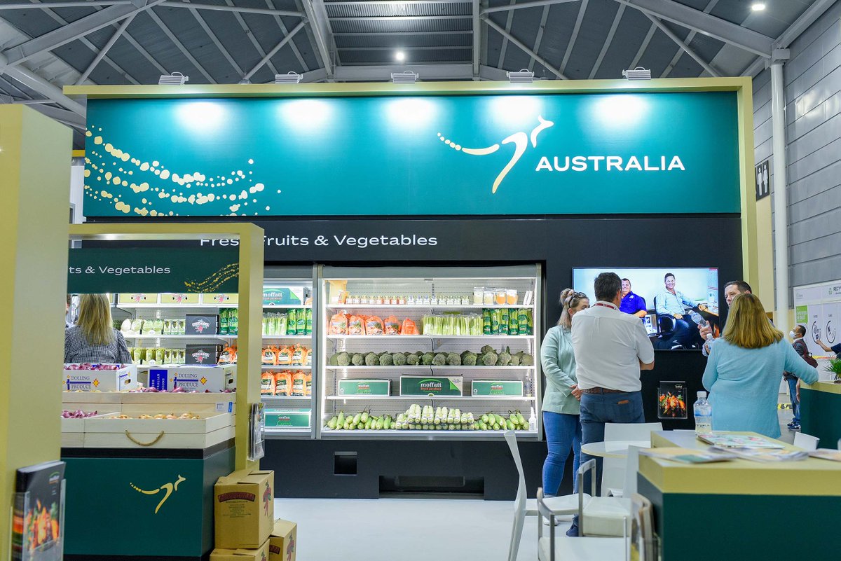 Austrade's tweet photo. Over 200 Australian companies  are currently exhibiting at @foodhotelasia's Food &amp; Beverage #TradeShow 🥗 Come say hello at booth 2D1-03 👋 Look for the 💚💛

Thinking about exporting? Find out how we can help you go further, faster: https://t.co/jHoiWnfiH3 https://t.co/SbTemYJwDH