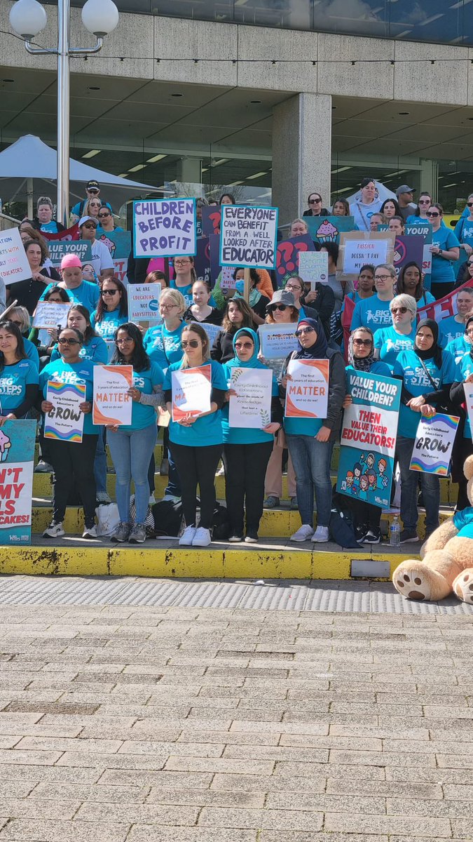 UnitedWorkersOz's tweet photo. Big showing in Perth! #ShutdownEarlyEd https://t.co/xhcvEWWq5H