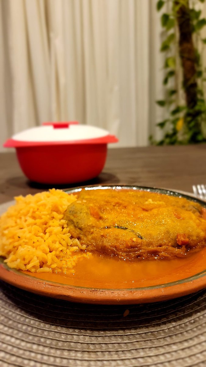 DivinoJ3's tweet photo. Chiles Rellenos con arroz Estilo... Divino😋👨🏻‍🍳 #chefdivino 

Aquí el video de la receta https://t.co/IEhYWk1Dci 

#Chilesrellenos #comidamexicana https://t.co/JDzk5ow6J1