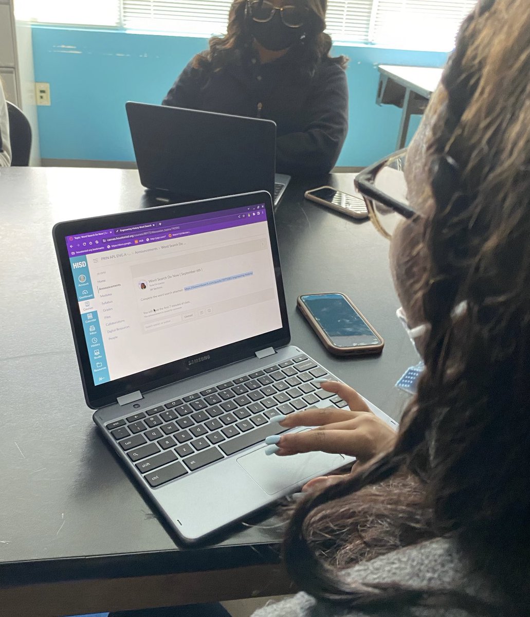 TechTisa's tweet photo. 1️⃣0️⃣0️⃣% deployed looks like this⬇️ students @hartman_ms using their @dpvils chromebooks to access assignments in @Canvas_by_Inst and engage in lesson delivery. #availableaccess https://t.co/60BXufOCE5