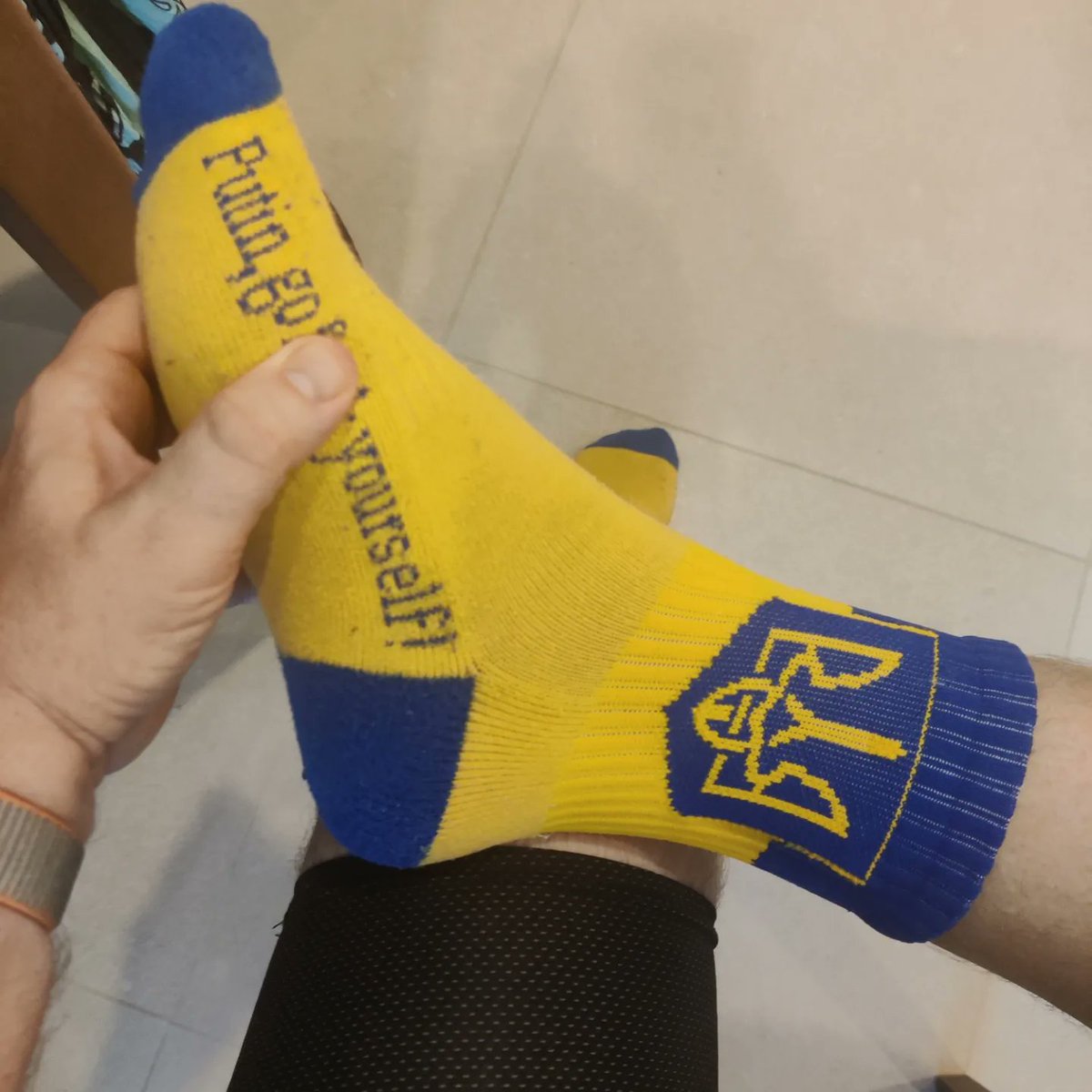 BkkBeerGuide's tweet photo. Wearing my Ukraine socks for the gym today.
https://t.co/VKuCSilVIP https://t.co/OfwEpcLh6a