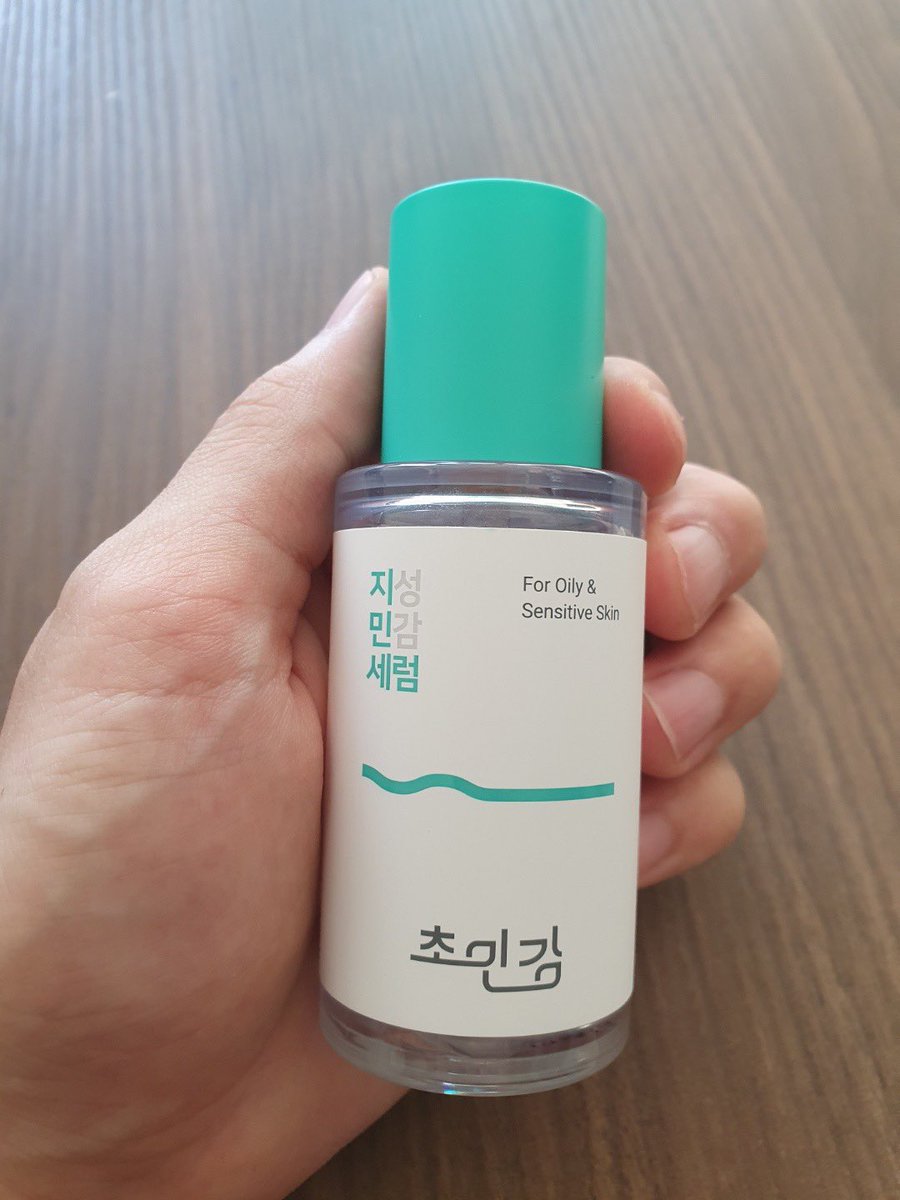sonuue's tweet photo. 아니 미백 화장품이 여드름에도 좋냐? 이거 미백 어쩌구라고 여친한테 받아서 써봤는데 여드름도 없어지네 https://t.co/jNlNUC3fBd