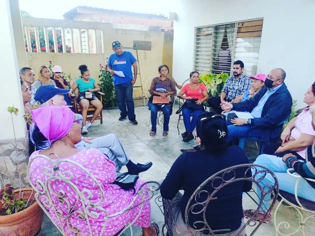 BraulioArias7's tweet photo. Bendecida Noche. Excelente Nuestra 2da Reunión con la Estructura Política del @PartidoUNTZuIia en la Pquia #LuisHurtadoHiguera de #Maracaibo. Estamos Revisando, #Organizando y Planificando la Labor #Social en Pro de las #Comunidades. Vuelve la #Esperanza y el Progreso al #Zulia https://t.co/QryrkU7RIr