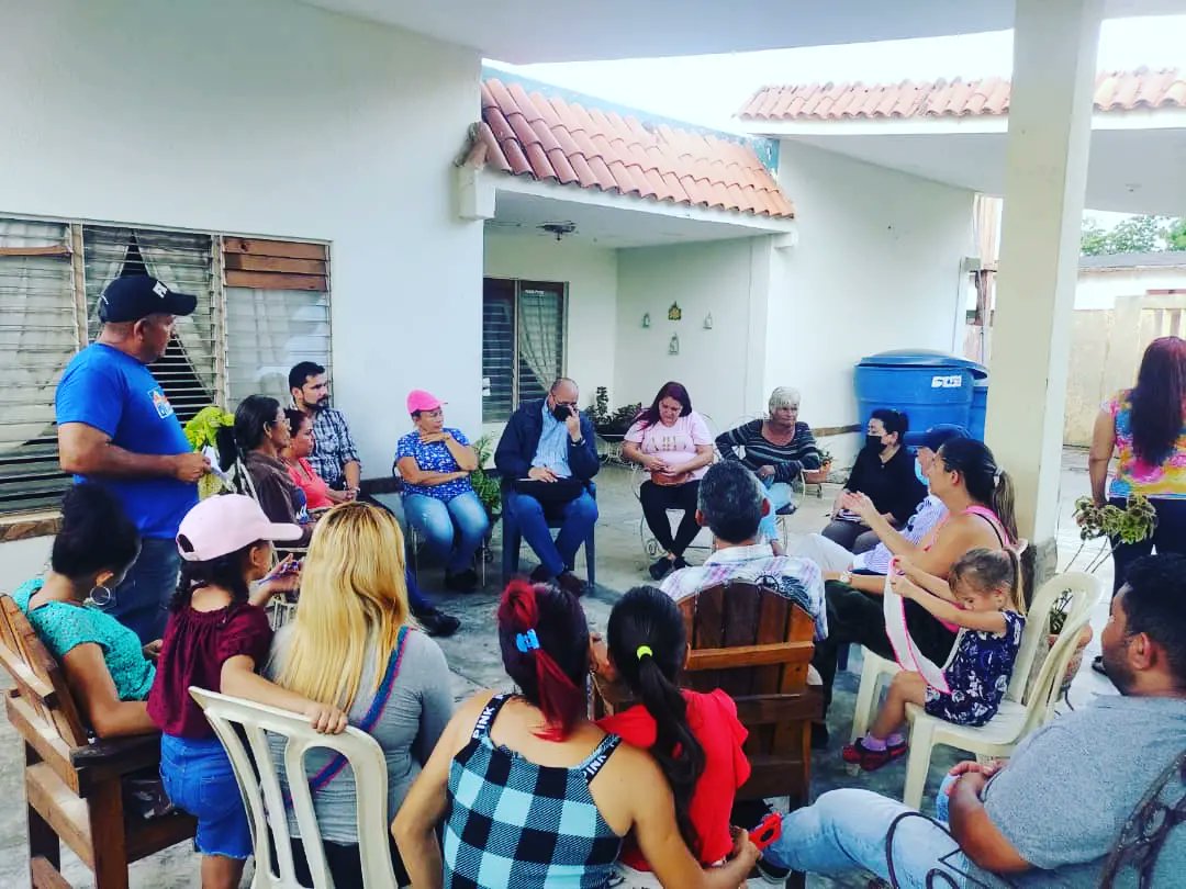 BraulioArias7's tweet photo. Bendecida Noche. Excelente Nuestra 2da Reunión con la Estructura Política del @PartidoUNTZuIia en la Pquia #LuisHurtadoHiguera de #Maracaibo. Estamos Revisando, #Organizando y Planificando la Labor #Social en Pro de las #Comunidades. Vuelve la #Esperanza y el Progreso al #Zulia https://t.co/QryrkU7RIr