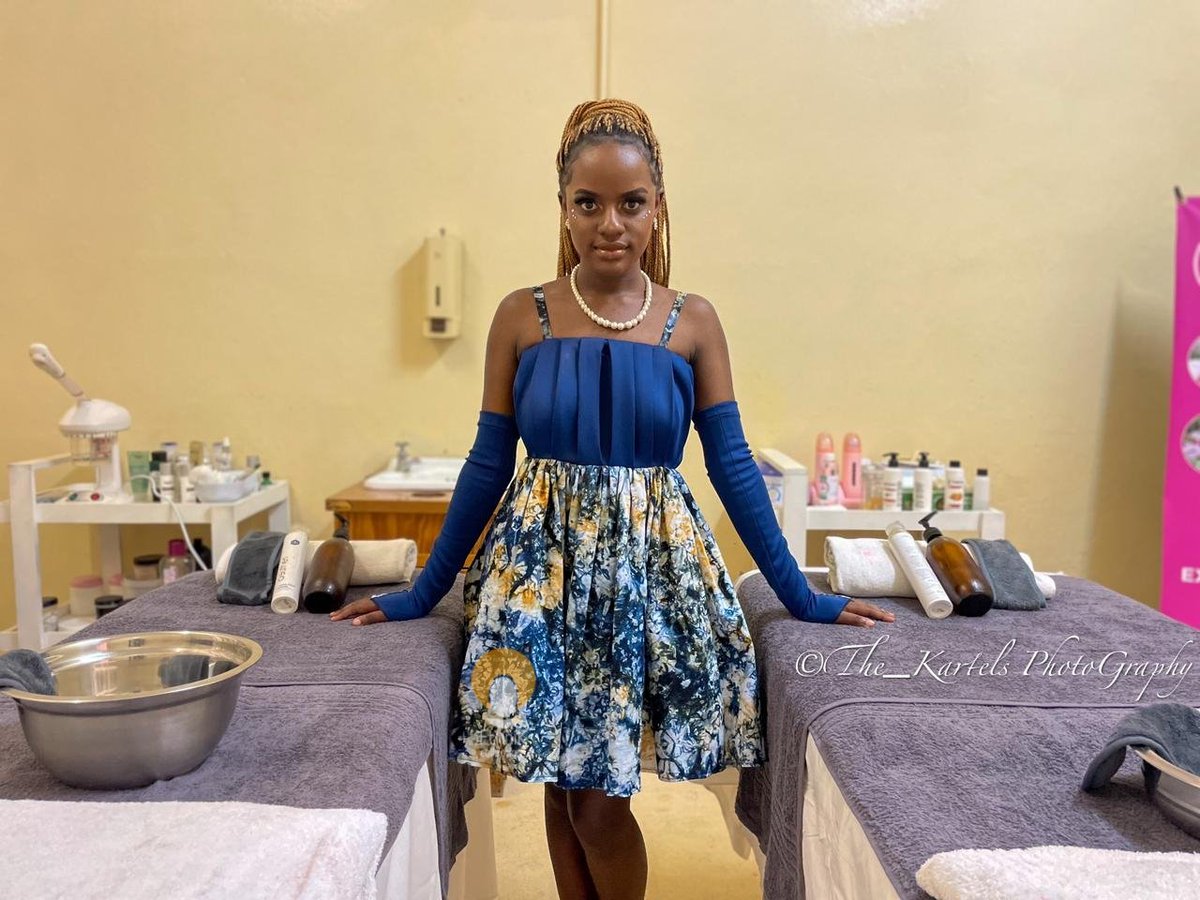 Ethnik_Collect's tweet photo. "I loved the top part of my dress because it matched my gloves🙈the best part was the fact that I wore something nobody was wearing, and my team even made a statement for me hanzii 'the dress is giving' 😂❤️👑" - Dinel

Model: Dinel Makwesera

We call it Dinel (Dress) Order yours https://t.co/vp0VHy3E4Z