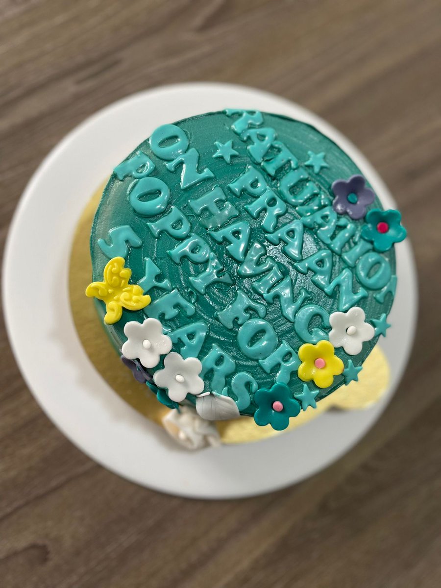 ummesalmapoppy's tweet photo. Sept 05, 2017 - Sept 2022!
Joined the team PRAAN as an Intern 5 years ago!
D day is bringing back all the memories, accolades, and titles PRAAN has enabled me to earn over the years!

Long way to go!

[The cake is made out of fun 😂]

#professional #achievement #team #PRAANbd https://t.co/QELQHNiXBN