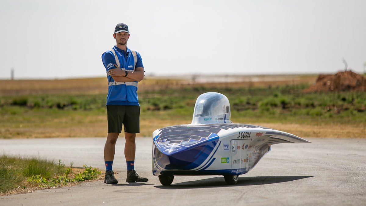 Solar_Challenge's tweet photo. Day 2 of dynamic scrutineering - Brake test.

Real world driving sometimes requires emergency braking. This dynamic test ensures that should the teams require this that their cara are able to stop under severe strain.

#SasolSolarChallenge #SolarCar #CSIR #RedStarRaceWay https://t.co/JCnTTPRqMo