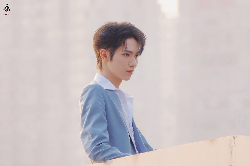 Nukie0503's tweet photo. หนีวังมาเดบิวต์
cr. 瘾·罗一舟 🙏💚

#LuoYizhou x  #Longines 浪琴表

#หลัวอีโจว  #罗一舟   
#루오이저우 #LuoYizhou
#Cpop #IXFORM #FORMIX https://t.co/Pe8MY8hpAZ